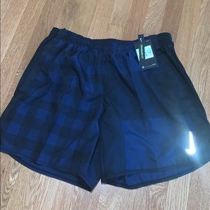 Men’s Nike plaid running shorts. Size XL NWT